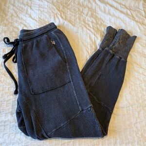 Free People Movement Joggers XS Waffle Black Gray Pockets Sweatpants Activewear